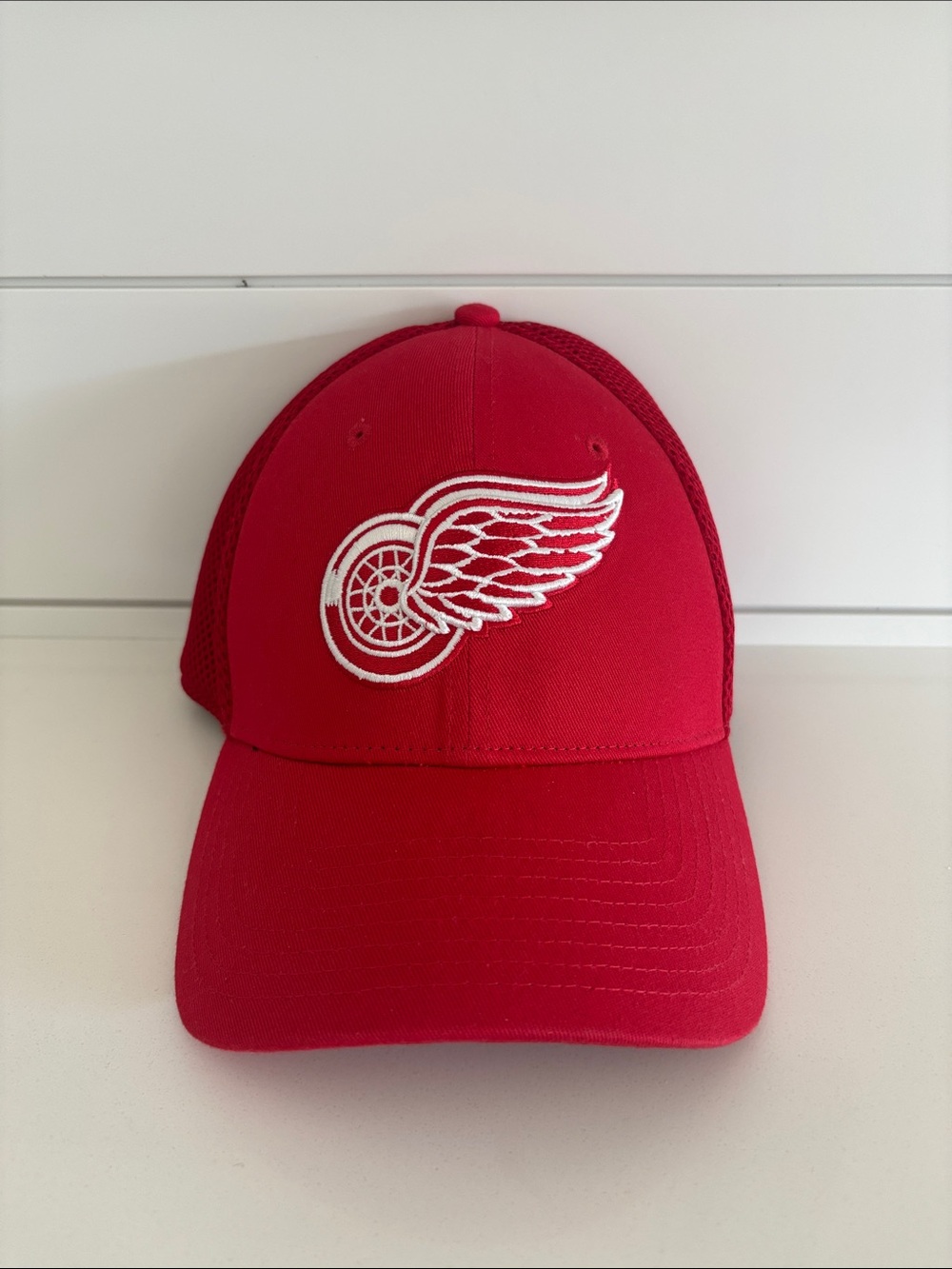 Fanatics Red Detroit Wings Logo Mesh-Back Cap